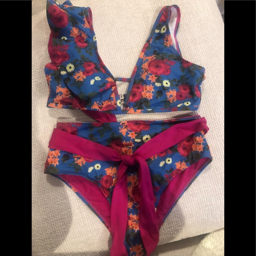 NWT Amazon Bikini - Size Large